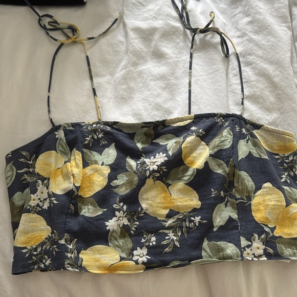 Lemon Print Cropped Top - Picture 2 of 4